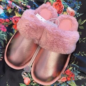 Auden Metallic Pink Furry Slippers women’s size 7-8 medium new w tags